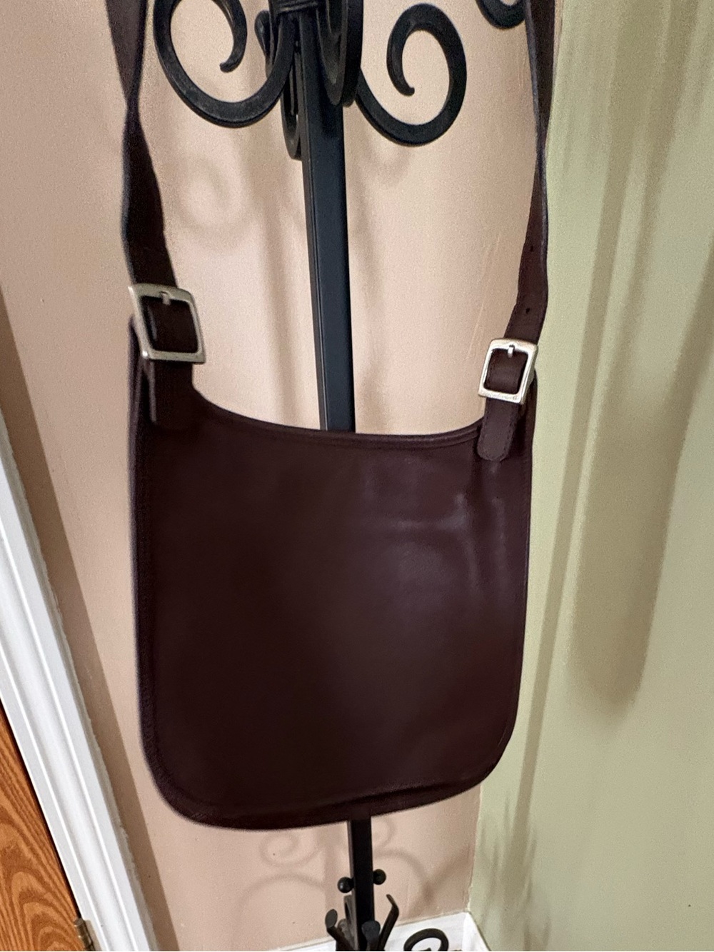 Classic Leather Crossbody Bag - Brown
